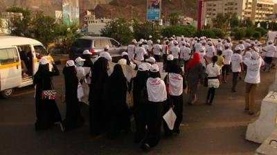 عدن : مسيرة شبابية  للتوعية بمخاطر المخدرات 