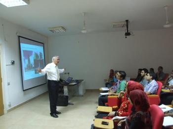 العميد الأسبق لمعهد الليزر الطبي بجامعة أولم الالمانيه يزور جامعة النهضة 