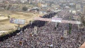ثوار اليمن يؤدون صلاة العيد بساحات التغيير بصنعاء وعموم محافظات الجمهورية ويدعون للتصعيد الثوري