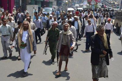 تعز : مسلحون  يتبعون درهم بن يحي مدير مديرية صبر يقتحمون ويغلقون مركزاً للأمومة والطفولة 