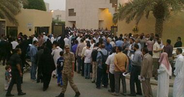مناقشة الآليات المناسبة لتسوية أوضاع العمالة اليمنية في السعودية