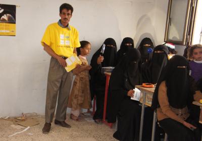 دعماً لجهود الدولة في مكافحة الأمية في أوساط النساء في المناطق الريفية MTN و المنظمة اليمنية للقراءة يوزعون مصابيحاً للقراءة