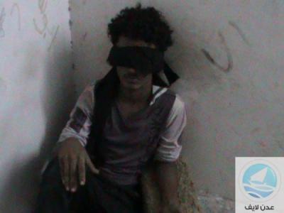 القبض على مجموعة متقطعين في ساحل أبين ينتمون للأمن المركزي اليمني (صورة واسماء ورقم البطايق العسكرية )  