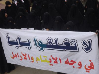 الحوثيون يرفضون تسليم مبنى جمعية التقوى ووقفة مطالبة ثانية نظمتها العاملات 