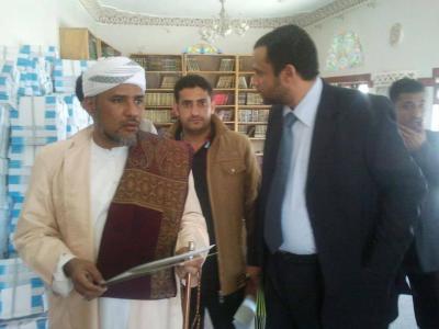 زار إحدى الموظفات وقدم لها مساعدة مالية.. وزير الأوقاف والإرشاد يتفقد مركزي التدريب والتأهيل ونظم المعلومات بالوزارة