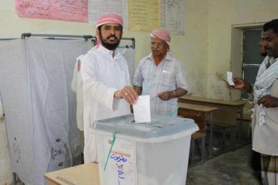 عملية الاقتراع في اليمن تسير بشكل هادئ بعد ساعات من بدءها وإقبال كثيف للإدلاء بالأصوات