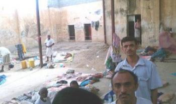 سجناء يشكون استمرار حبسهم دون محاكمة   انتشار مرض «الجرب» بين نزلاء سجن حجة ومديره يحمل مكتب الصحة مسؤولية تفاقم الوضع