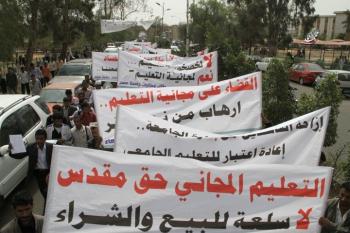 إستمرار الإنتفاضة الطلابية بجامعة صنعاء للمطالبة بإقالة خالد طميم وإلغاء النظام الموازي  وتهديدات بنقل التظاهرات إلى شوارع العاصمة 