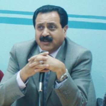 خالد طميم يوجه بإغلاق جامعة صنعاء ومنع الدراسة فيها بعد تزايد الإحتجاجات المطالبة بإقالته 