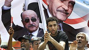 مجلس الشعب المصري يقر منع رموز نظام مبارك من الترشح للرئاسة وعدم ممارسة الحقوق السياسية لـ10 سنوات