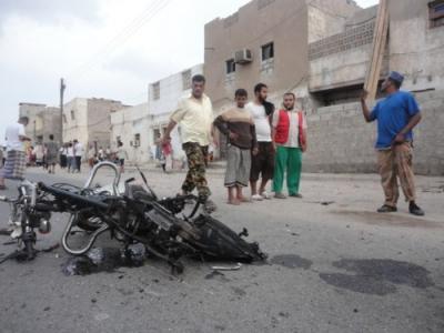 داء الكلب يصيب 19 طفلاً في عدن بسبب ألتهام الكلاب الشاردة لبقايا أشلاء جثث إنتحاريين 