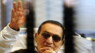 أنصار حسني مبارك يحتفلون بعيد ميلاده الـ 85 الرئيس السابق في مستشفى سجن طرة.. والفعاليات في حي "المهندسين"