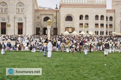 قوات الأمن تتصدى لمواطنين محتجين في ميدان السبعين بصنعاء 