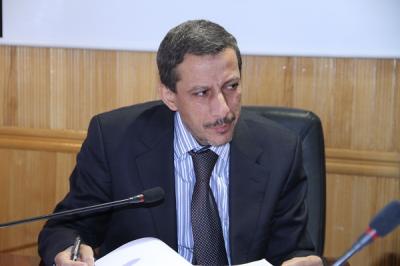 وزير التربية يحمل مكتب تربية المحويت مسؤولية أي نقص في توزيع الكتب المدرسية ويوجه مطابع الكتاب  بسرعة تغطية العجز في سقطرى 