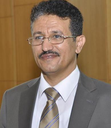سياسي يمني بارز:الحوثي يداعب عواطف رجال القوات المسلحة والاصلاح سيقع ضحية لتمسكه برجل فاسد وعاجز