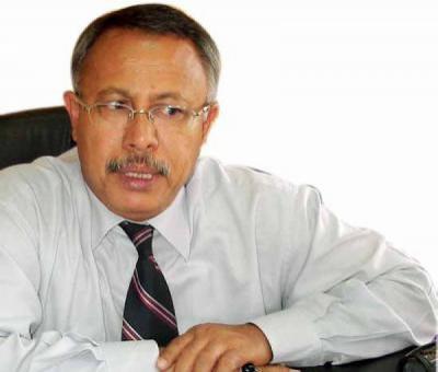 بن حبتور يؤكد انتقال مؤسسات الدولة للعاصمة الثانية عدن  