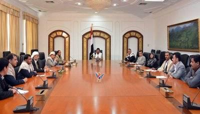 الحوثيين يحذرون كل من يتعامل مع الرئيس هادي بصفته رئيسا للبلاد ويصفونه بأنه مطلوب للعدالة .