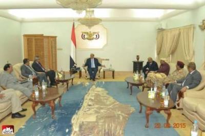 الشرق الأوسط :تكشف عن توجه لقطع الإيرادات المالية عن صنعاء وهادي يعمل بحكومة غير معلنة في عدن .