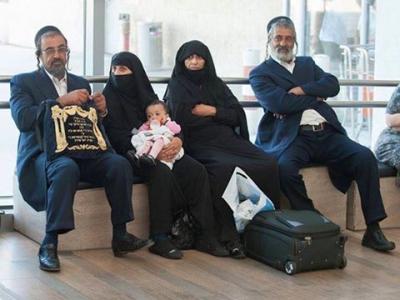 كشفت عن عملية سرية لتهريب يهود من اليمن إلى إسرائيل مصطحبين أثار تاريخية هامة . 