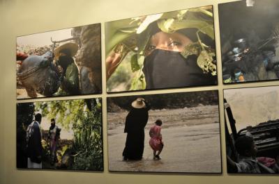 تحت عنوان نساء يمنيات بروح مقاتلات صنعاء : بمناسبة اليوم العالمي للمرأة مصورة يمنية تقيم معرض للصور بمنزل السفير الإسباني