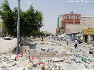 صنعاء : لأول مرة منذ عام ونصف تفتح جولة السنباني وترفع الخيام بالكامل من أمام فندق إيجل (صور ) 