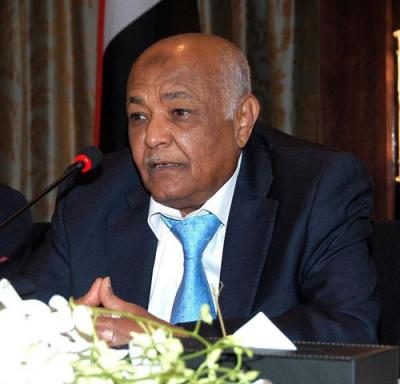 مصدر مسئول: سفر رئيس الوزراء للعلاج وعلى حسابه الخاص وليس للاستجمام