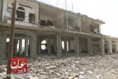 شاهد تدمير مبنى الاستخبارات بلحج بعد تفجيره بسيارة مفخخة من قبل الارهابيين ( فيديو)