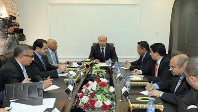 للتخفيف من غضب الشارع : رئيس الجمهورية يرأس اجتماعا حكوميا مصغرا ويوجه بالمزيد من الإصلاحات للتحفيف عن كاهل الموطنين والدفع بعجلة التنمية