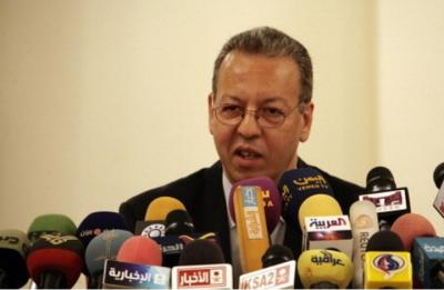 مراقبون: بنعمر يدور حول تناقضات فشله باليمن