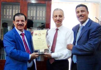 شوقي هائل يعالج مشكلة الاختناق المروري ويتسلم درع الوحدة