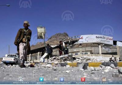 "بالصور" أثار التدمير التي خلفتها مواجهات امس بالعاصمة صنعاء بمحيط دار الرئاسة