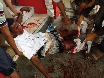 11 جريحاً 5 منهم بالرصاص الحي اثر اعتداء جماعة الحوثي على متضاهرين بالحديدة
