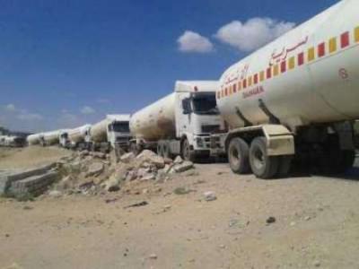 رفع قطاع قبلي كان يحتجز عشرات القاطرات على طريق مأرب