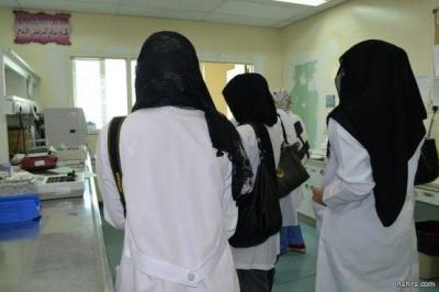 طبيبات يمنيات يستأصلن ورم يزن نصف كجم من ثدي امرأة بعدن