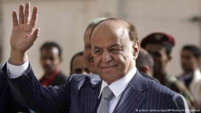 نهب القصر الجمهوري في المعاشيق وهادي يفر عبر البحر