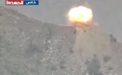 فيديو .. لحظة تدمير آلية عسكرية سعودية في جيزان وفرار الجنود