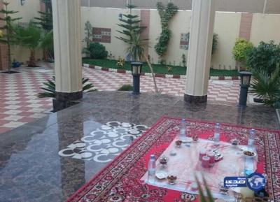 بالصور : قذيفة للحوثيين تُدمر سفرة إفطار أُسرة في جنوب السعودية قبل الأذان بدقائق