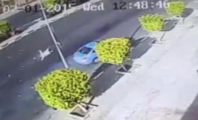 فيديو التقطته كاميرا مراقبة : سعودي يقتل يمني بحادث مروع
