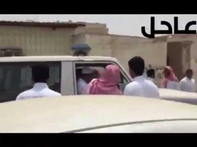 السعودية : القبض على خطيب وإنزاله بالقوة من منبر احد المساجد بالمملكة