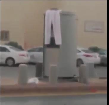 بالفيديو .. سعودي يعلق سرواله على “ساهر” لمنعه من تصوير السيارات