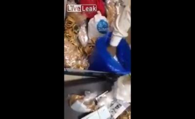 بالفيديو .. امرأة سعودية تترك 3 حقائب ممتلئة بالذهب والنقود بعد وفاتها