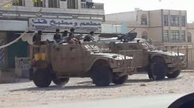 مسلحو المقاومة ينتشرون في شوارع مدينة عتق
