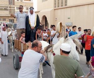 السعودية .. عريس سعودي يُزف بعربة يجرها حمار