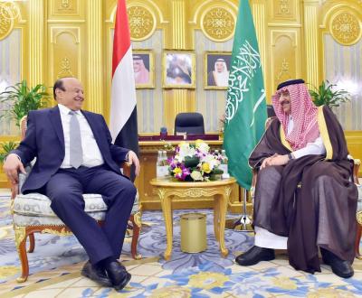 هادي يطلب من التحالف تكثيف ضرباته على تعز