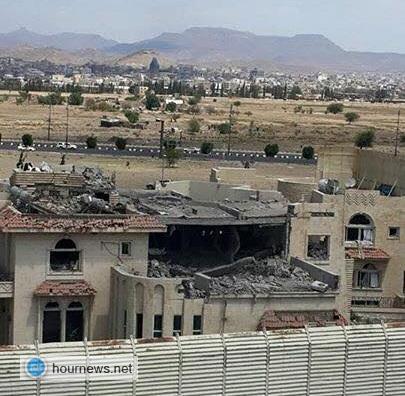 تضرر منزل السفير العُماني بصنعاء بشكل كبير اثر استهداف المقاتلات لمنطقة السعبين - صورة