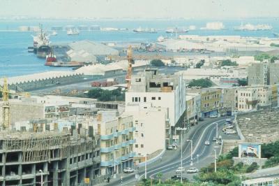 أعمال شغب واطلاق نار وهتافات ضد هادي وبحاح في عدن