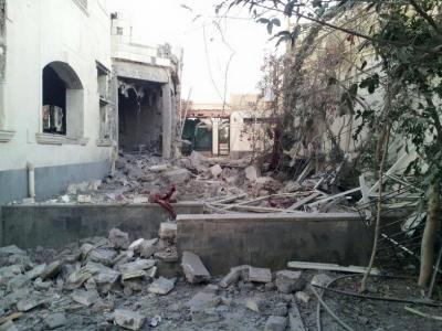 بالصور.. هكذا تحول منزل الكحلاني بعد استهدافه مساء امس من قبل طائرات التحالف بالعاصمة صنعاء