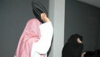 رجل يبرح والدته ضرباً في السعودية!