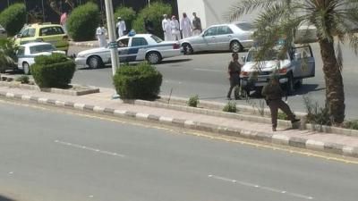 بالفيديو.. مقتل شخصين واصابة ستة والإطاحة بمقتحم "بنك الراجحي" في السعودية