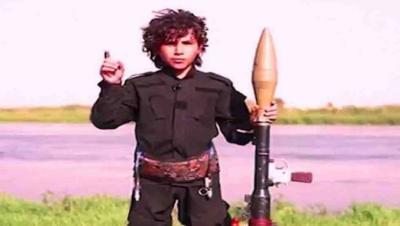 فيديو الاول من نوعه.. طفل من داعش يهدد الرئيس اوباما بقطع رأسه
